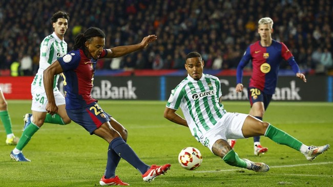 Bek Jules Kounde gagal mencetak dua gol atau brace saat Barcelona mengalahkan Real Betis 5-1 dalam Copa del Rey gara-gara ujung kaki terperangkap offside.