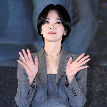 Song Hye Kyo Bikin Rambut 'Mangkok' Jadi Tren, Salon di Korea Berikan Peringatan Ini