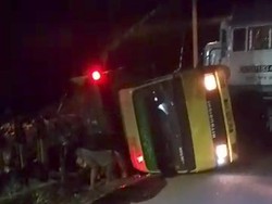 Nyelonong Lalu Mogok di Rel, Truk Tertabrak KA Pandanwangi di Banyuwangi