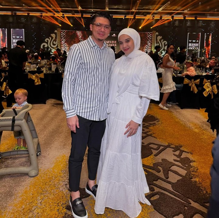 <p>Zaskia menulis rasa syukurnya membina rumah tangga dengan Irwansyah selama 14 tahun menikah dan 15 tahun kebersamaan. Ia juga menuliskan harapannya untuk keluarga kecilnya. "<em>Happy anniversary syg, masyaa Allah Tabarakallah</em> <em>15 years together and still counting</em>. Dengan segala dinamika kehidupan roller coaster ini. Semoga kelak bisa jadi hamba Allah yg bertaqwa , orang tua yg baik untuk anak2 kita. <em>Aamin Allahumma aamin</em>," tulisnya. (Foto: Instagram @zaskiasungkar15/ @irwansyah_15)</p>