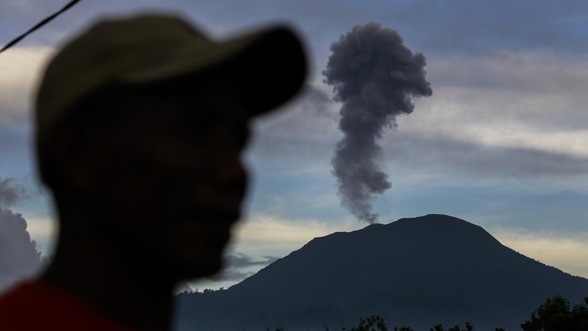 Menyusul Anak Krakatau, Giliran Gunung Ibu Halmahera Erupsi