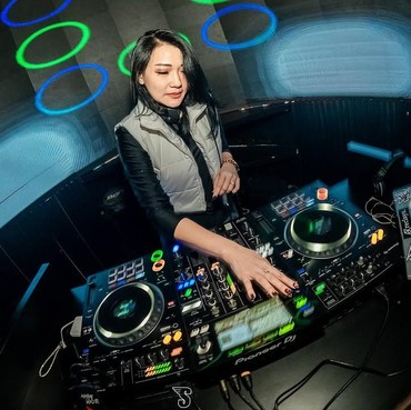 Respons DJ Leony Ang Disebut Jadi Korban Kebakaran Glodok Plaza
