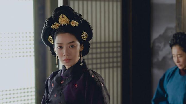 Studio Dragon buka suara mengenai polemik adegan telanjang dan intim The Queen Who Crown yang tayang dan disebut tanpa izin aktor.
