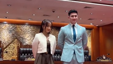 img-title Lagi Dekat dengan Verrell, Ini Jawaban Fuji Saat Ditanya Pernikahan