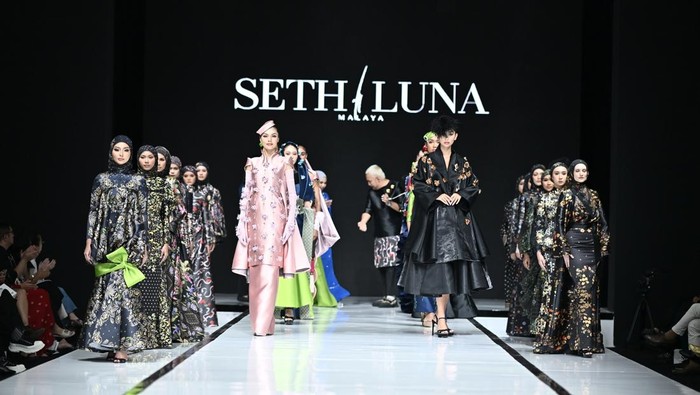 SETH&LUNA bersama SHAWLPUBLIKA menampilkan total 24 looks yang terbagi atas 2 kategori, yaitu 12 looks berupa full-print dan 12 looks lainnya merupakan adibusana Lebaran./ Foto: Dok. Garis Poetih