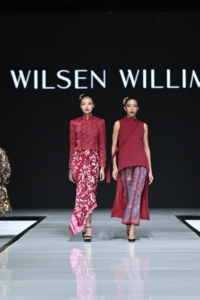 Para desainer yang menampilkan karyanya adalah Carmanita, Chossy Latu, Danny Satriadi, Era Soekamto, Eridani, Ghea Panggabean, Ivan Gunawan, Liliana Lim, Rama Dauhan, Ria Miranda, Wilsen Willim, Mel Ahyar, dan Yosafat Dwi Kurniawan/ Foto: Dok. Garis Poetih