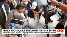 VIDEO: Ibunda Pingsan, Agus Buntung Histeris Usai Sidang