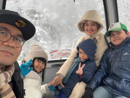 5 Potret Terbaru Intan Nuraini, Nikmati Musim Salju bersama Suami dan 3 Anak di Jepang