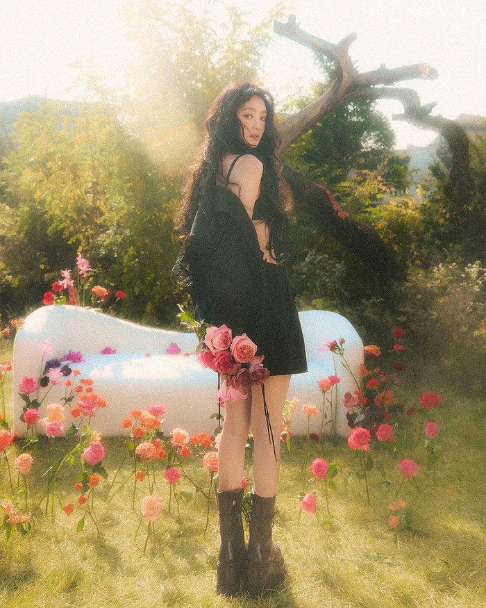Jati diri misterius milik Minnie yang sebenarnya penuh warna akan terungkap dalam sederet lagu berjudul Blind Eyes Red, HER, Drive U Crazy, Cherry Sky, Valentine's Dream, It's Okay, dan Obsession./ Foto: instagram.com/official_g_i_dle