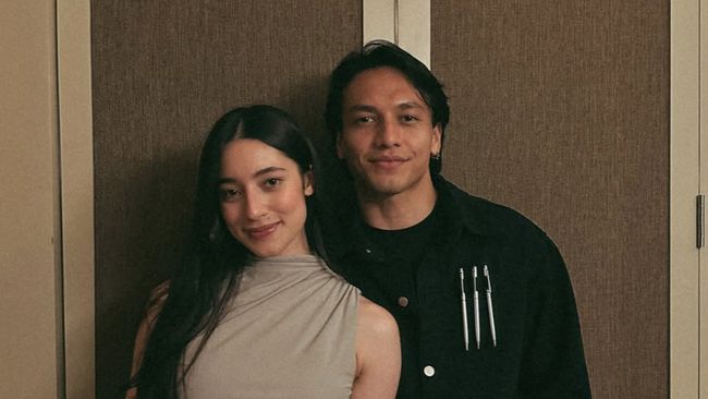 Terpopuler: Jefri Nichol Serius dengan Ameera Khan Vs Ustaz Yahya Waloni Wafat saat Khutbah