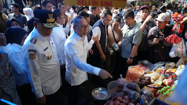 Menteri Koordinator Bidang Pangan, Zulkifli Hasan memastikan, harga bahan pokok tidak akan dikenakan pajak apapun.