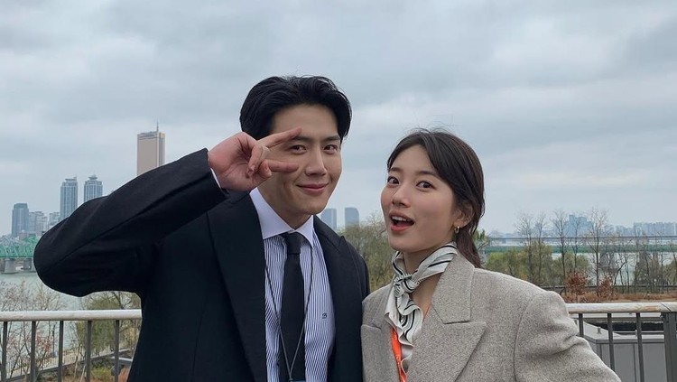 Kim Seon Ho dan Bae Suzy