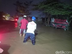 Banjir Datang Tiba-tiba Kagetkan Warga Dawuan Cirebon