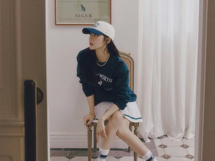 5 Inspirasi Outfit Rok Kekinian ala Moon Ga Young, Cantik untuk Berbagai Acara