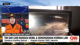 VIDEO: Mobil Purnawirawan TNI Terjun ke Laut, Tim SAR Bergegas Cari