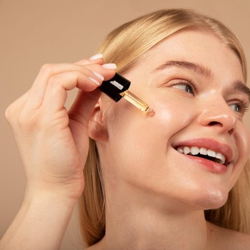 6 Masalah Kulit yang Mampu Teratasi dengan Kandungan dalam Serum Wajah