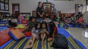 FOTO: Melihat dari Dekat Tempat Pengungsi Terdampak Erupsi Gunung Ibu
