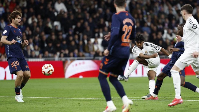 Endrick jadi pahlawan kemenangan Real Madrid di ajang Copa del Rey. Ia pun mempersembahkan gol ini untuk Antonio Rudiger.