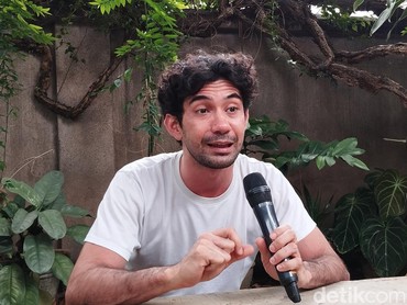 img-title Diduga Putus dari Anak Konglomerat, Reza Rahadian Bicara soal Calon Pasangan