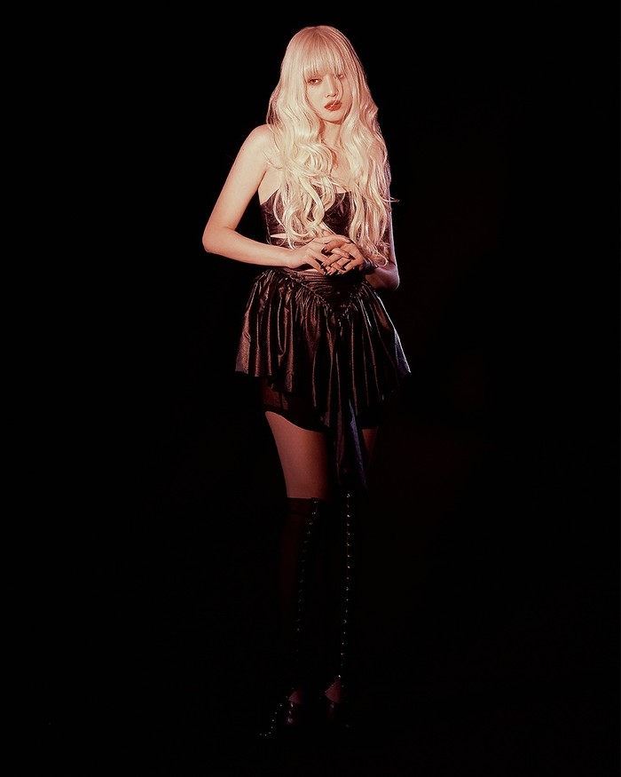 Sebagian kepribadian Minnie berupa keberanian membara sudah terlihat melalui single pre-rilis bertajuk 'Blind Eyes Red' yang dirilis pada (6/1) kemarin. Lagu tersebut sukses menunjukkan pesona menghanyutkan sang idol./ Foto: instagram.com/official_g_i_dle