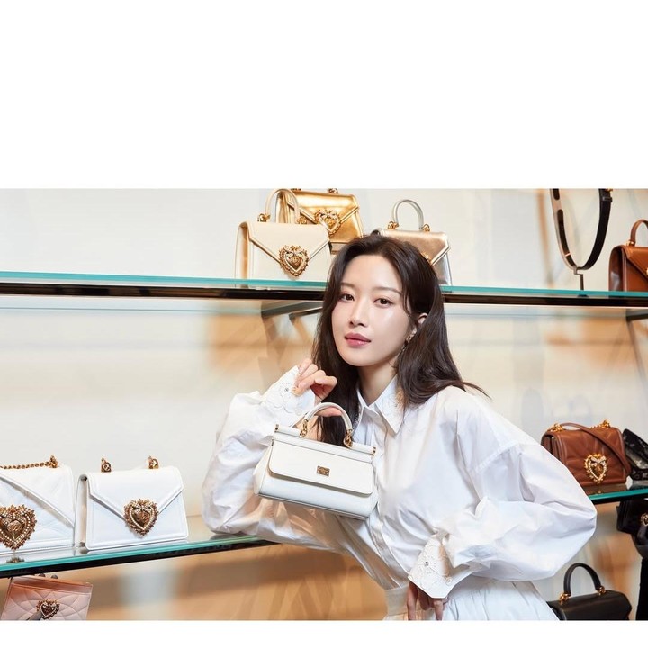 <p>Berkaitan dengan drakor, tahun ini Moon Ga Young kembali menghibur para penonton melalui drama Korea terbaru berjudul <em>My Dearest Nemesis</em>. Ia akan menjadi lawan main Choi Hyun Wook dalam drama rom-com ini, Bunda. (Foto: Instagram @m_kayoung)</p>