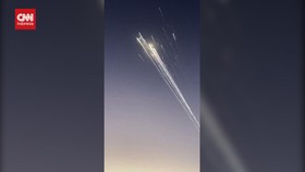 VIDEO: Penampakan Puing Roket SpaceX di Udara Usai Meledak