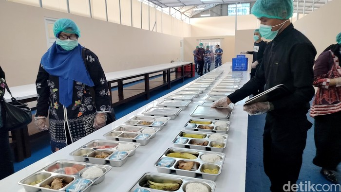 Wamen PPPA Veronica Tan tinjau pembagian MBG di Malang