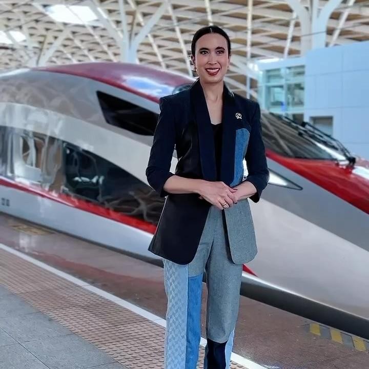 <p>Gaya penampilan Widiyanti sering mencuri perhatian kala menjabat Menteri Pariwisata. Perempuan lulusan Pepperdine University, Amerika Serikat ini, memiliki pilihan busana yang <em>stylish</em> saat bekerja, Bunda. (Foto: Instagram @widi.wardhana)</p>