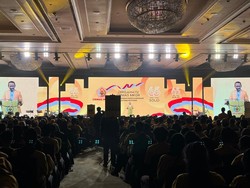 Gibran Tak Hadir HUT MKGR, Bahlil: Beliau Kelihatannya Tambah Cinta
