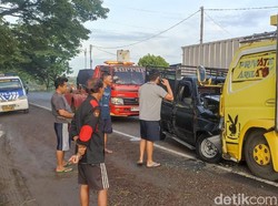 Pikap Muat Kambing Terguling di Jalur Ngawi Mantingan, Satu Orang Tewas