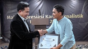 Dua Wartawan CNN Indonesia Raih Juara Lomba Karya Jurnalistik Iwakum
