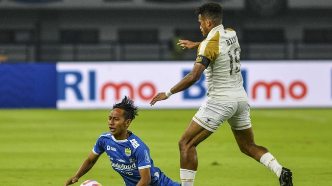 Piala Presiden 2025 akan digelar 6-13 Juli, melibatkan klub luar negeri dan Liga 1. Simak jadwal terbaru dan pembagian grupnya di sini!