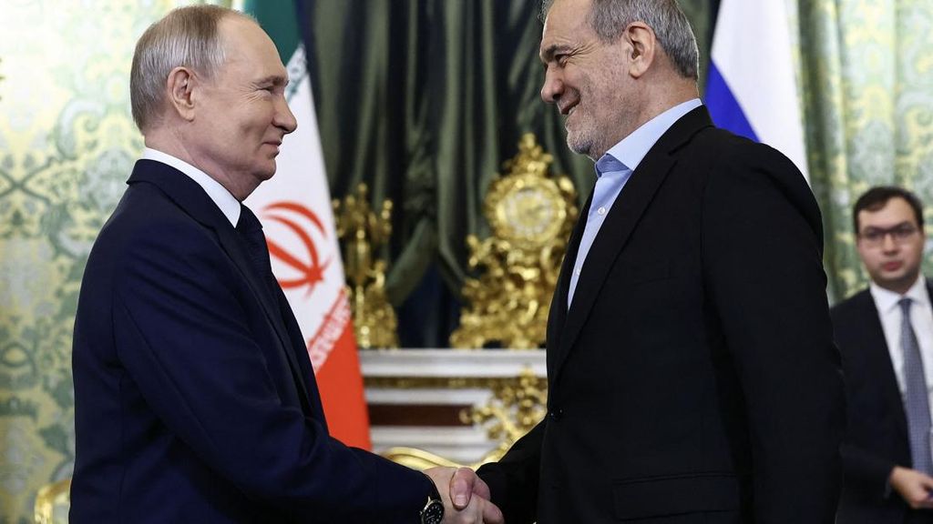 Putin Telepon Presiden Iran, Bahas Stop Perang dan Ucapkan Duka Cita