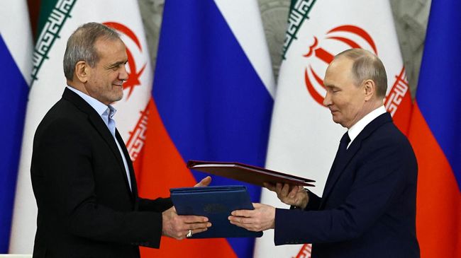 presiden-rusia-vladimir-putin-dan-presiden-iran-masoud-pezeshkian-menghadiri-upacara-penandatanganan-dokumen-di-moskow-rusia-1_169