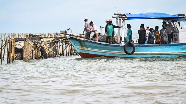 Aturan besaran denda sebesar Rp18 juta per ha pada pemilik pagar laut ilegal di Tangerang diatur dalam PP Nomor 85/2021.