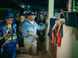 Mirzani Kirim Alat Berat-Truk Sampah Bantu Atasi Banjir di Bandar Lampung