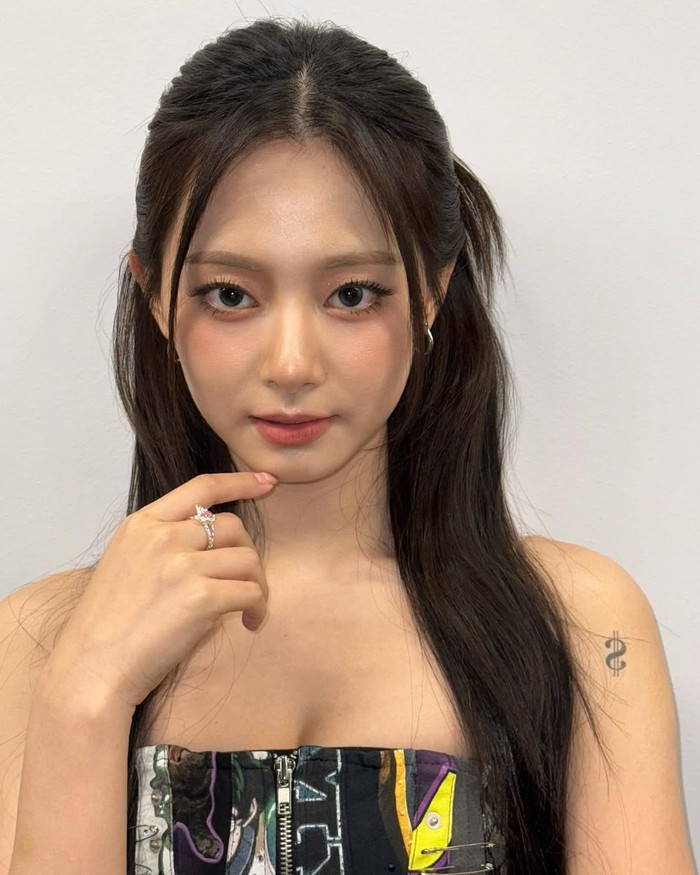 Ia kemudian pergi meninggalkan kampung halamannya pada 14 November 2012 untuk menjalani masa pelatihan sebagai trainee JYP Entertainment di Korea Selatan sebelum pada akhirnya mengikuti ‘Sixteen’ pada tahun 2015./ Foto: instagram.com/thinkaboutzu