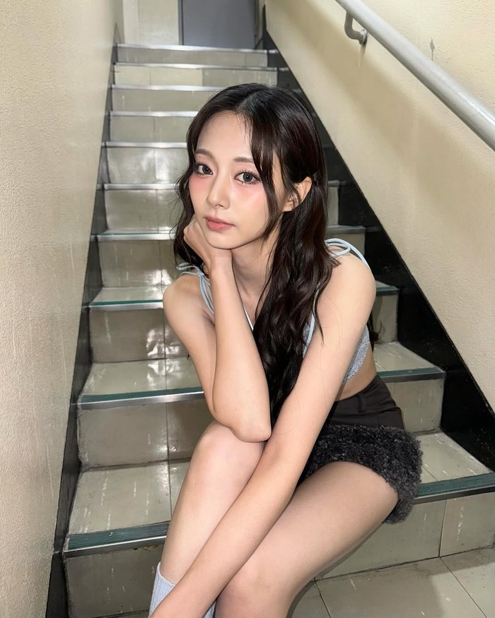 Menariknya, lulusan Hanlim Multi Arts School satu ini seharusnya tidak tampil di survival show yang diproduksi oleh JYP Entertainment dan Mnet tersebut, namun ia menggantikan Lena, mantan trainee di agensi yang sama./ Foto: instagram.com/thinkaboutzu
