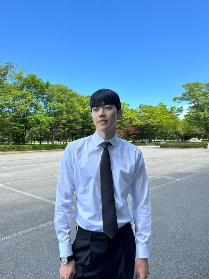 Punya shio Kambing dan berzodiak Gemini, Kang Hoon lahir pada 23 Mei 1991 di Gunsan-si, Korea Selatan. Ini berarti lulusan University of Suwon dari program studi Theatre & Film itu akan genap berusia 34 tahun di tahun 2025./ Foto: instagram.com/khoonyy