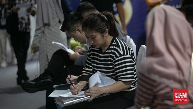 Kini mengurus dokumen lebih mudah dan praktis. Sederet dokumen ini bisa diurus tanpa surat pengantar RT/RW. Apa saja?