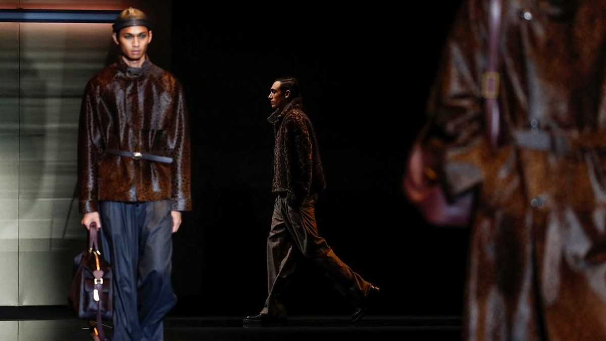 FOTO: Tergoda Koleksi Emporio Armani di Milan Fashion Week