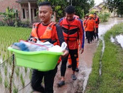 Tanggul Jebol Rendam Rumah-Sawah, Warga 5 Desa di Lampung Selatan Diungsikan
