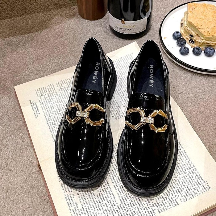 Rowey Sepatu Docmart Minwoo