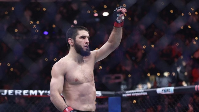 Khabib Nurmagomedov tidak memberikan waktu libur bagi Islam Makhachev usai mempertahankan sabuk juara kelas ringan di UFC 311.