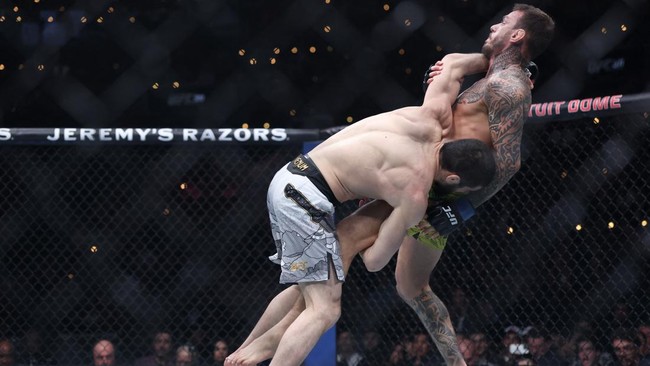 Islam Makhachev menang atas Renato Moicano pada partai puncak UFC 311 di Intuit Dome, Inglewood, California, AS, Minggu (19/1) siang waktu Indonesia.