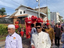 Meriahnya Kirab di Kampung Melayu Semarang, Ada Barongsai-Tari Saman