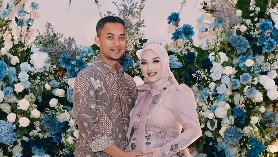 Zaskia Gotik Zaskia Gotik