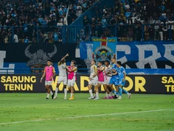 Perlawanan Dewa United untuk Rasisme di GBLA