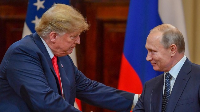 Presiden Amerika Serikat Donald Trump memberi komentar langka soal Presiden Rusia Vladimir Putin.