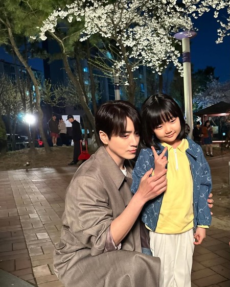 Nyusha mushukining fotosuratini korsatdi.